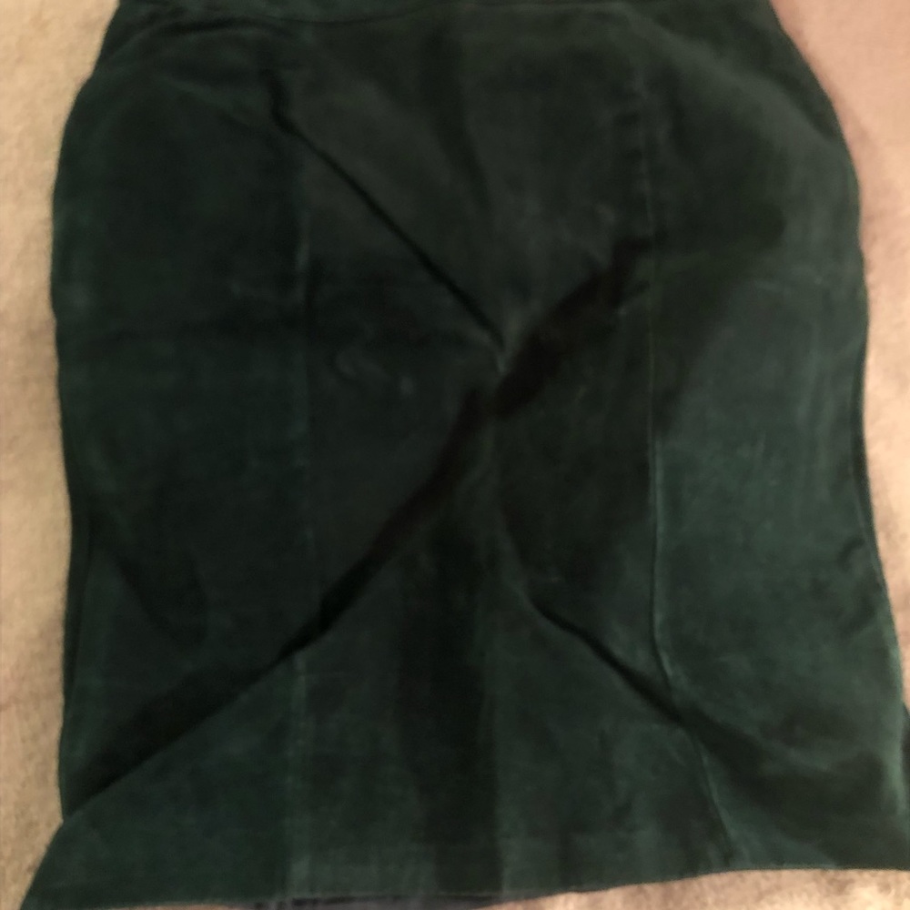 BB DAKOTA-DK. GREEN SUEDE SKIRT- Size 11/12